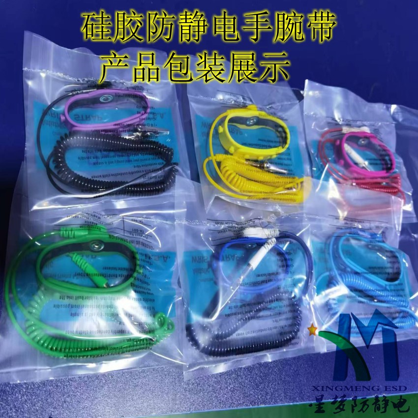 星夢(mèng)防靜電高品質(zhì)硅膠材料防靜電手腕帶高效防靜電耐用防汗多款可選東莞市星夢(mèng)防靜電制品有限公司是一家專業(yè)從事防靜電產(chǎn)品、無(wú)塵凈化用品生產(chǎn)、開發(fā)、銷售于一體的高新技術(shù)企業(yè)，其硅膠防靜電手腕帶產(chǎn)品具有獨(dú)特的特性和廣泛的應(yīng)用場(chǎng)景。以下是對(duì)該公司硅膠防靜電手腕帶產(chǎn)品的詳細(xì)介紹：  一、產(chǎn)品概述 硅膠防靜電手腕帶是東莞市星夢(mèng)防靜電制品有限公司的主打產(chǎn)品之一，采用高品質(zhì)硅膠材料制成，具有良好的導(dǎo)電性能和舒適的佩戴體驗(yàn)。該手腕帶設(shè)計(jì)合理，能夠緊密貼合手腕，確保靜電的有效導(dǎo)出，保護(hù)電子元器件免受靜電損害。  二、產(chǎn)品特性 高效導(dǎo)電：硅膠防靜電手腕帶采用優(yōu)質(zhì)導(dǎo)電材料，能夠迅速將人體產(chǎn)生的靜電導(dǎo)入大地，保護(hù)敏感電子元