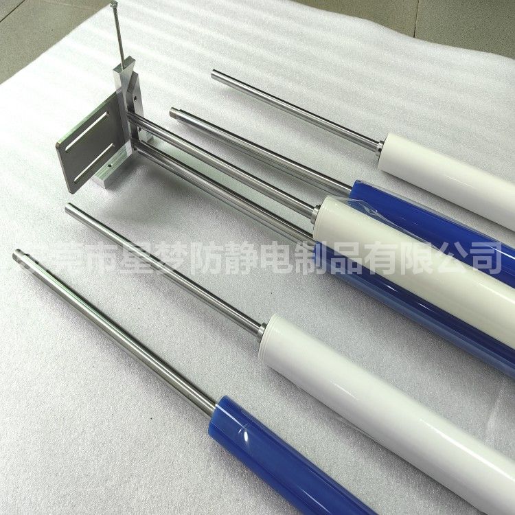 廠家供應(yīng)各規(guī)格pp粘塵紙卷粘塵滾筒非免刀滾筒650mm機(jī)用除塵滾筒