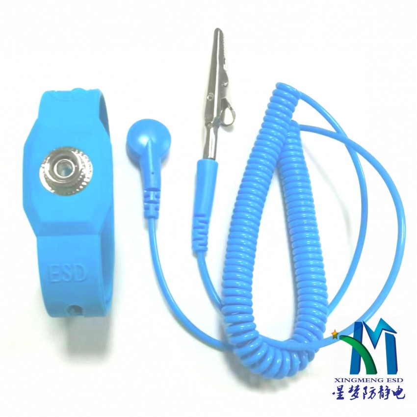 星夢(mèng)防靜電高品質(zhì)硅膠材料防靜電手腕帶高效防靜電耐用防汗多款可選東莞市星夢(mèng)防靜電制品有限公司是一家專業(yè)從事防靜電產(chǎn)品、無(wú)塵凈化用品生產(chǎn)、開發(fā)、銷售于一體的高新技術(shù)企業(yè)，其硅膠防靜電手腕帶產(chǎn)品具有獨(dú)特的特性和廣泛的應(yīng)用場(chǎng)景。以下是對(duì)該公司硅膠防靜電手腕帶產(chǎn)品的詳細(xì)介紹：  一、產(chǎn)品概述 硅膠防靜電手腕帶是東莞市星夢(mèng)防靜電制品有限公司的主打產(chǎn)品之一，采用高品質(zhì)硅膠材料制成，具有良好的導(dǎo)電性能和舒適的佩戴體驗(yàn)。該手腕帶設(shè)計(jì)合理，能夠緊密貼合手腕，確保靜電的有效導(dǎo)出，保護(hù)電子元器件免受靜電損害。  二、產(chǎn)品特性 高效導(dǎo)電：硅膠防靜電手腕帶采用優(yōu)質(zhì)導(dǎo)電材料，能夠迅速將人體產(chǎn)生的靜電導(dǎo)入大地，保護(hù)敏感電子元